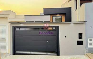 Imagem: A casa possui 2 Dormitórios, 2 Banheiros, 2 Vagas na garagem