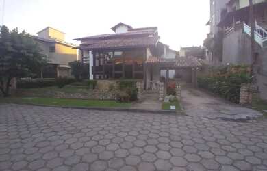 Imagem: A casa em condomínio possui 4 Dormitórios, 5 Banheiros, 3