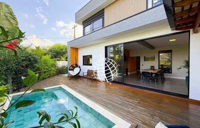 Imagem: A casa em condomínio possui 4 Dormitórios, 4 Banheiros, 4