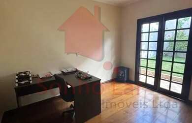 Imagem: A casa possui 4 Dormitórios, 4 Banheiros, 2 Vagas na garagem