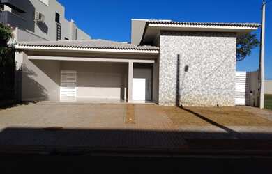 Imagem: A casa em condomínio possui 3 Dormitórios, 4 Banheiros, 2