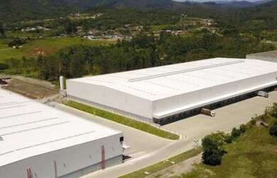 Imagem: O depósito possui 5 Vagas na garagem, 4.665m² de Área e