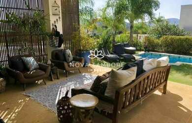 Imagem: A casa em condomínio possui 4 Dormitórios, 5 Banheiros, 2