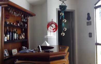 Imagem: A casa à venda possui 4 Dormitórios, 5 Banheiros, 3 Vagas