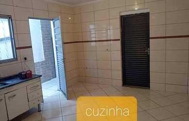 Imagem: A casa possui 2 Dormitórios, 2 Banheiros, 1 Vaga na garagem