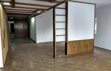 Imagem 2: Ao lado do metrô e av. Paulista- 4 dormitórios- 4 vagas