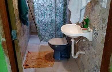 Imagem: A casa possui 2 Dormitórios, 2 Banheiros, 1 Vaga na garagem