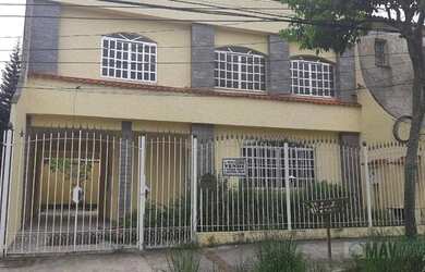 Imagem: A casa possui 4 Dormitórios, 5 Banheiros, 2 Vagas na garagem