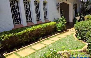 Imagem: O depósito possui 4 Vagas na garagem e 200m² de Área e está