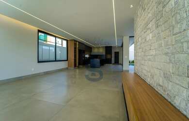 Imagem 8: Sobrado em condominio na Zona Sul com móveis planejados e elevador instalado