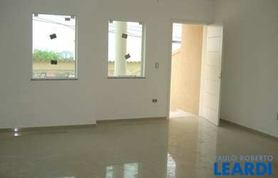 Imagem: A casa possui 3 Dormitórios, 4 Banheiros, 4 Vagas na garagem