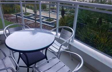 Imagem: O apartamento possui 1 Dormitório, 1 Banheiro, 1 Vaga na garagem