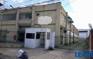 Imagem: O depósito possui 1.300m² de Área e está localizado em