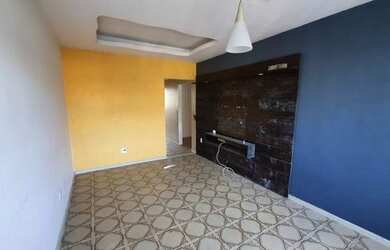 Imagem: A casa possui 3 Dormitórios, 2 Banheiros, 1 Vaga na garagem