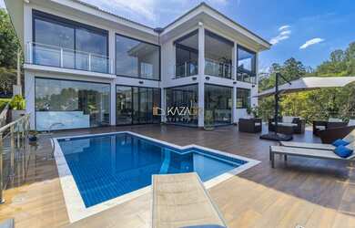 Imagem: A casa em condomínio possui 5 Dormitórios, 5 Banheiros, 5