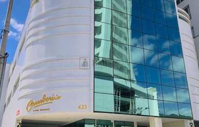 Imagem: O apartamento e possui 4 Dormitórios, Suítes, 1 Banheiro