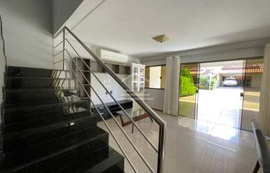 Imagem: A casa em condomínio possui 4 Dormitórios, 4 Banheiros, 4