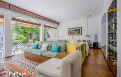 Imagem: A casa possui 4 Dormitórios, 4 Banheiros, 3 Vagas na garagem