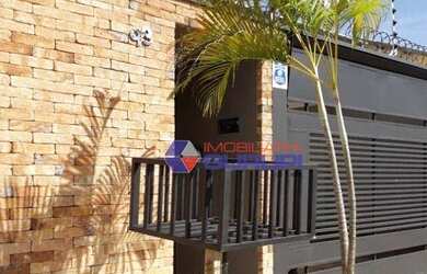 Imagem: A casa em condomínio possui 3 Dormitórios, 3 Banheiros, 2