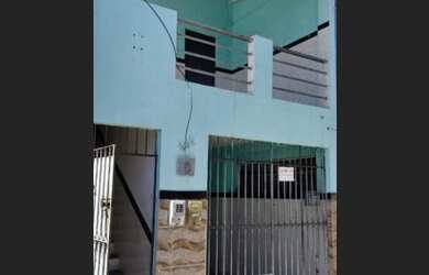 Imagem: A casa possui 4 Dormitórios, 2 Banheiros, 1 Vaga na garagem