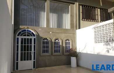 Imagem: O depósito possui 4 Vagas na garagem e 140m² de Área e está