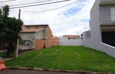 Imagem: O terreno possui 330m² de Área e está localizado em Joao