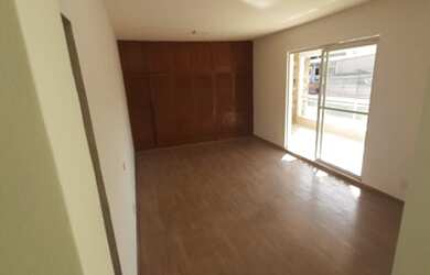 Imagem: A casa possui 3 Dormitórios, 3 Banheiros, 4 Vagas na garagem