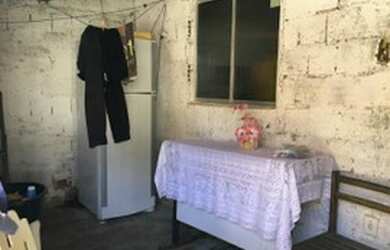 Imagem: A casa possui 2 Dormitórios, 1 Banheiro e está localizado