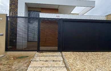 Imagem: A casa possui 2 Dormitórios, 1 Banheiro, 2 Vagas na garagem