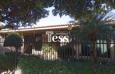 Imagem: A casa possui 4 Dormitórios, 5 Banheiros, 5 Vagas na garagem