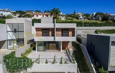 Imagem: A casa em condomínio possui 4 Dormitórios, 5 Banheiros, 5