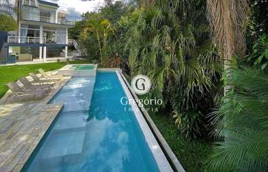 Imagem: A casa possui 4 Dormitórios, 4 Banheiros, 5 Vagas na garagem