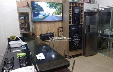 Imagem: A casa possui 3 Dormitórios, 2 Banheiros, 2 Vagas na garagem