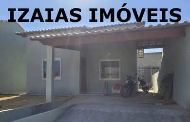 Imagem: A casa possui 2 Dormitórios, 2 Banheiros, 2 Vagas na garagem