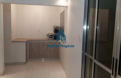 Imagem: A casa possui 3 Dormitórios, 3 Banheiros, 2 Vagas na garagem