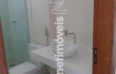 Imagem: A casa possui 4 Dormitórios, 2 Banheiros, 1 Vaga na garagem