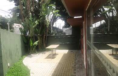 Imagem: O depósito possui 3 Vagas na garagem, 180m² de Área e está