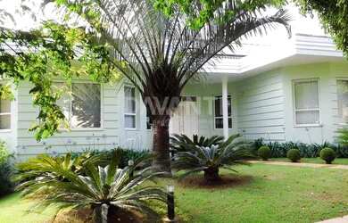 Imagem: A casa em condomínio possui 5 Dormitórios, 5 Banheiros, 5