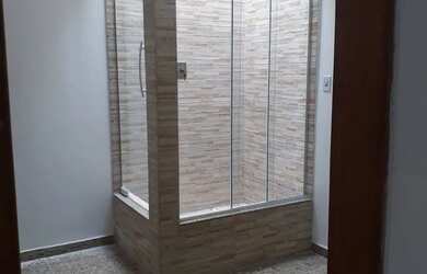 Imagem: A casa possui 2 Dormitórios, 1 Banheiro, 1 Vaga na garagem