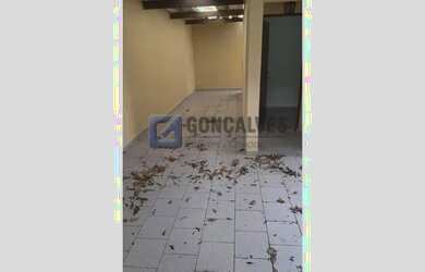 Imagem: A casa possui 2 Dormitórios, 1 Banheiro, 2 Vagas na garagem