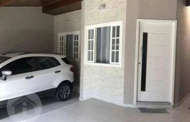 Imagem: A casa possui 2 Dormitórios, 2 Banheiros, 2 Vagas na garagem