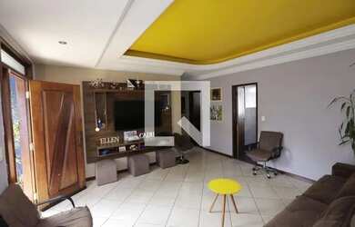 Imagem: A casa possui 3 Dormitórios, 3 Banheiros, 3 Vagas na garagem