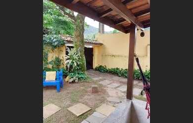 Imagem: A casa possui 3 Dormitórios, 3 Banheiros, 3 Vagas na garagem