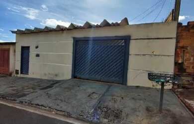 Imagem: A casa possui 2 Dormitórios, 1 Banheiro, 82m² de Área e