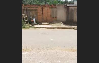 Imagem: A casa à venda possui 3 Dormitórios e 1 Banheiro e está localizado