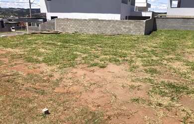 Imagem: O terreno possui 270m² de Área e está localizado em Loteamento