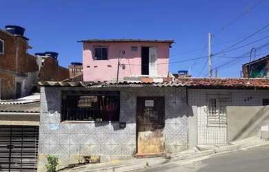Imagem: A casa possui 2 Dormitórios, 1 Banheiro e está localizado