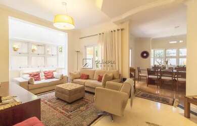 Imagem: A casa possui 4 Dormitórios, 4 Banheiros, 5 Vagas na garagem