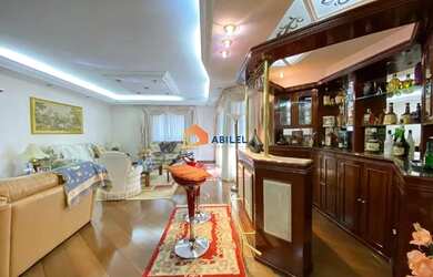 Imagem: O apartamento possui 4 Dormitórios, 5 Banheiros, 4 Vagas na