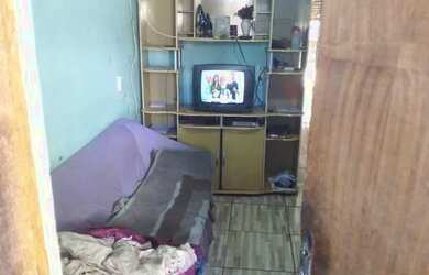 Imagem: A casa possui 3 Dormitórios, 1 Banheiro e está localizado